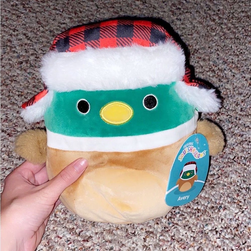 Squishmallow Avery 7 inch!